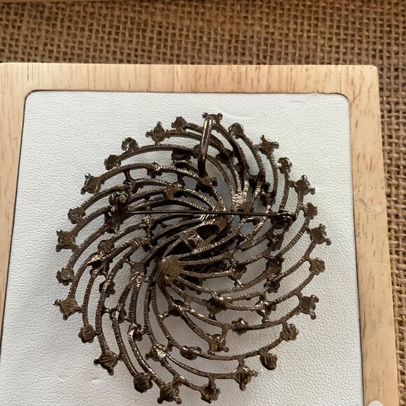 Simply Vera Wang Rhinestone Spiral Brooch Pin Jewelry With Crystal Stones & Meta - Picture 3 of 10
